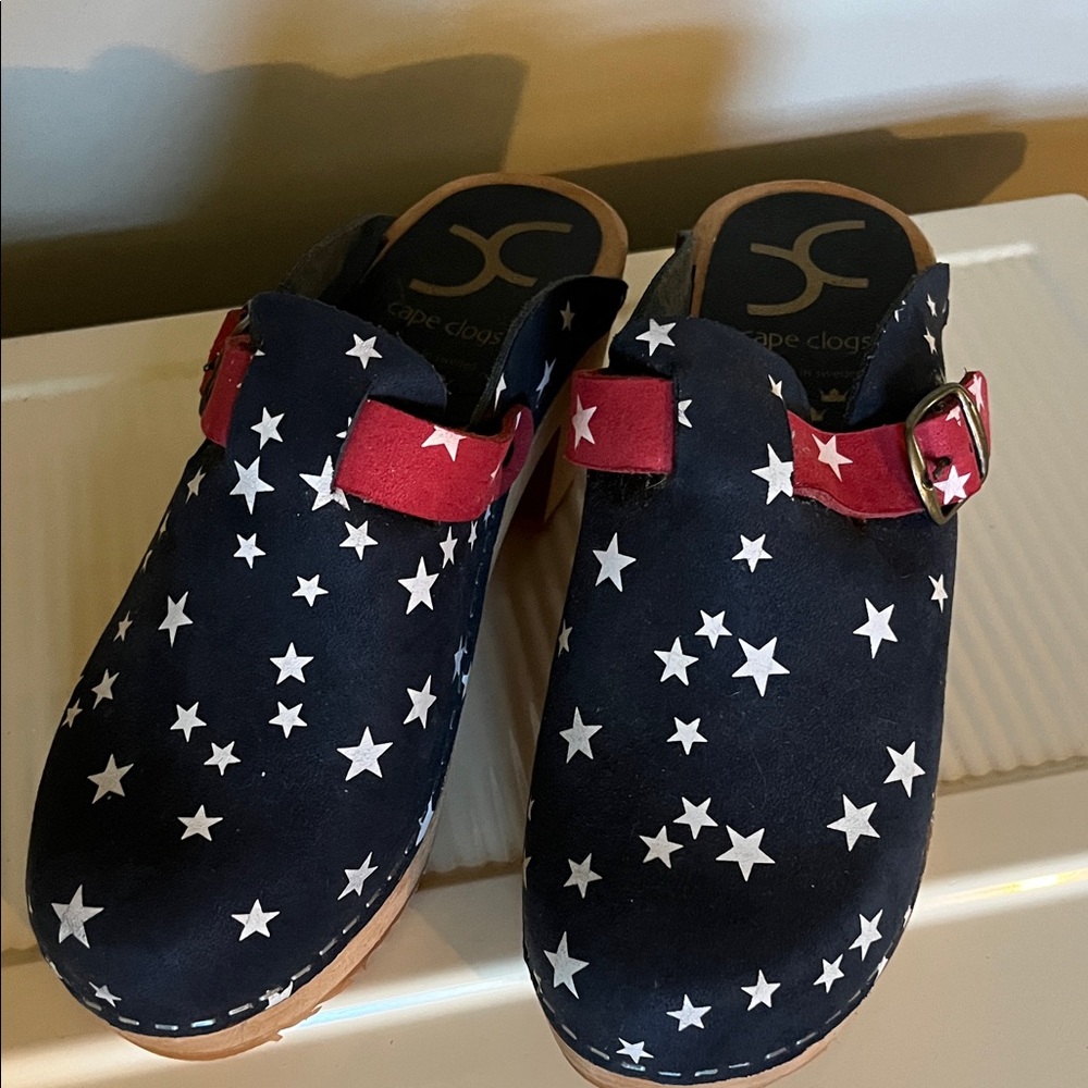Cape Clog sz 39 EX cond. never worn